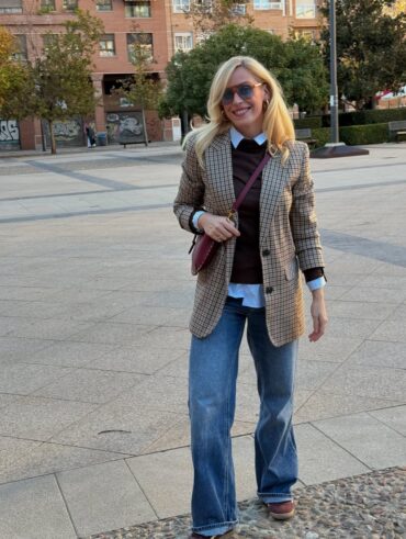 Looks de São João com calça jeans e blazer xadrez