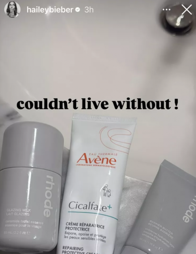 Print de um storie da Hailey Bieber onde aparecem dois produtos da Rhode e um da Avène