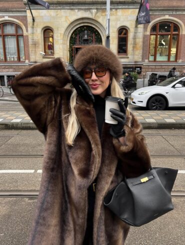 Look de inverno com casaco de pele