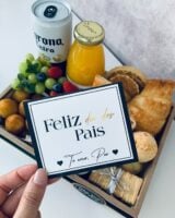 Bandeja com itens para café da manhã de dia dos pais