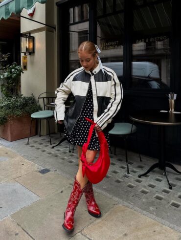 Combinação para vestido com jaqueta, bota western e bolsa vermelha