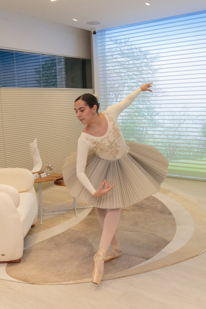 Bailarina com roupa clara