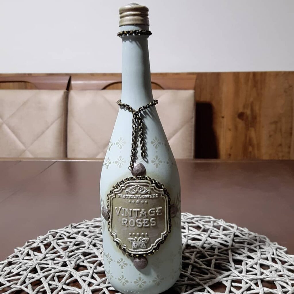 Garrada enfeitada com estética vintage