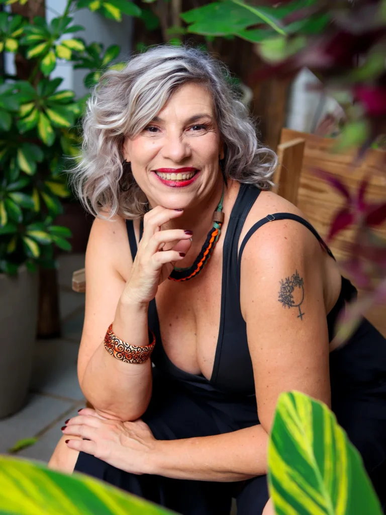 Inspiração de cabelo ondulado e curto bob para mulheres com mais de 50 anos