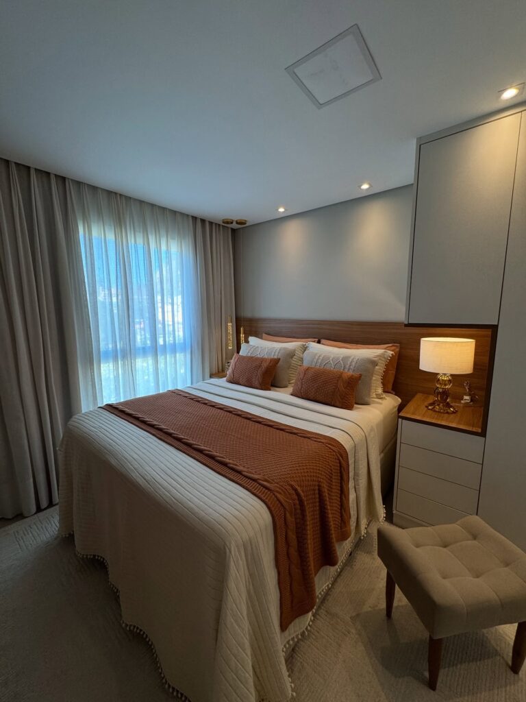 Inspiração de quarto de casal pequeno