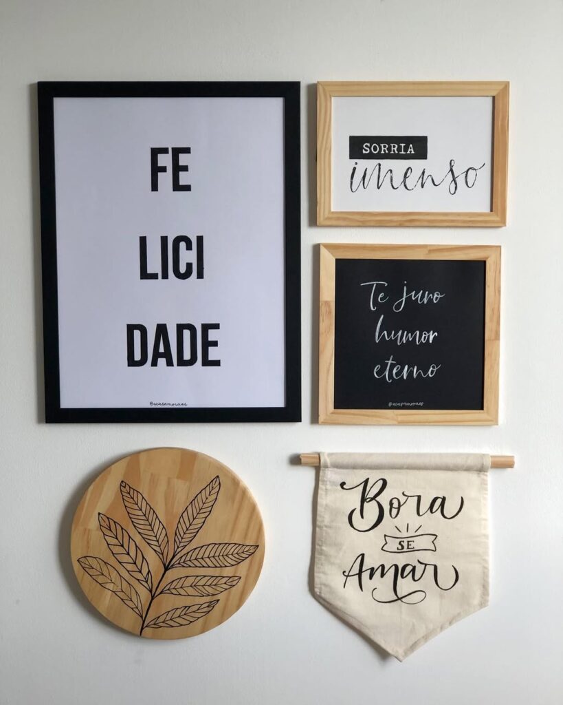 Parede decorada com quadrinhos