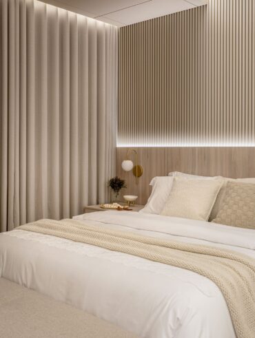 Quarto de casal aconchegante em tom claro