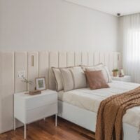 Inspiração de quarto de casal elegante e aconchegante