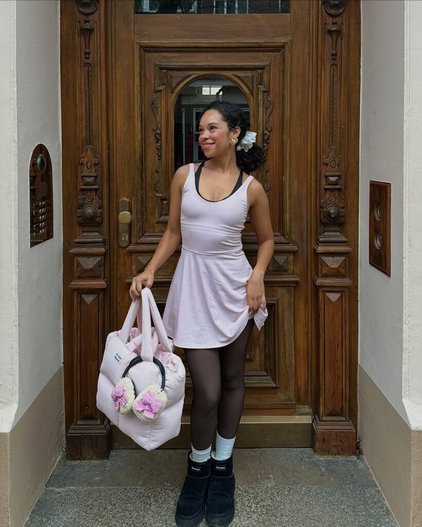 mulher jovem com look fitness