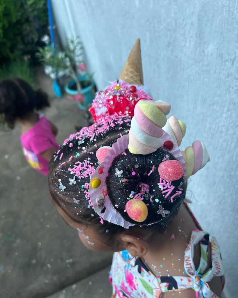Inspiração de cabelo maluco para menina de cupcake e sorvete