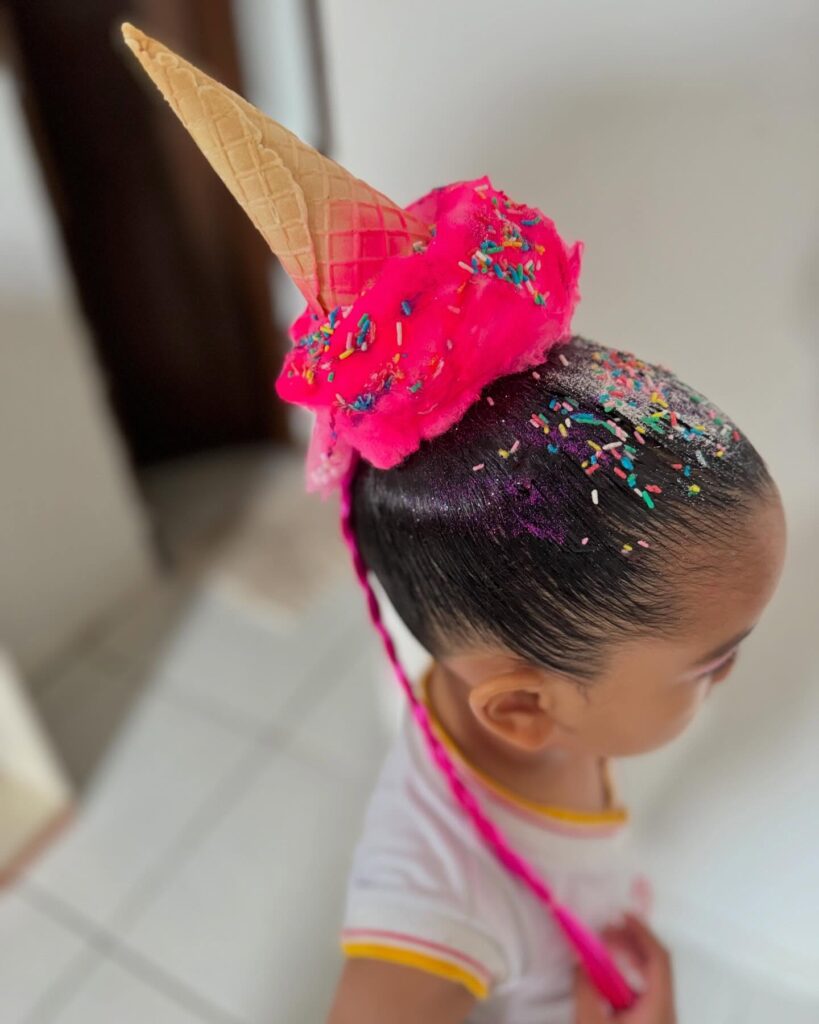 Inspiração de cabelo maluco para menina de sorvete