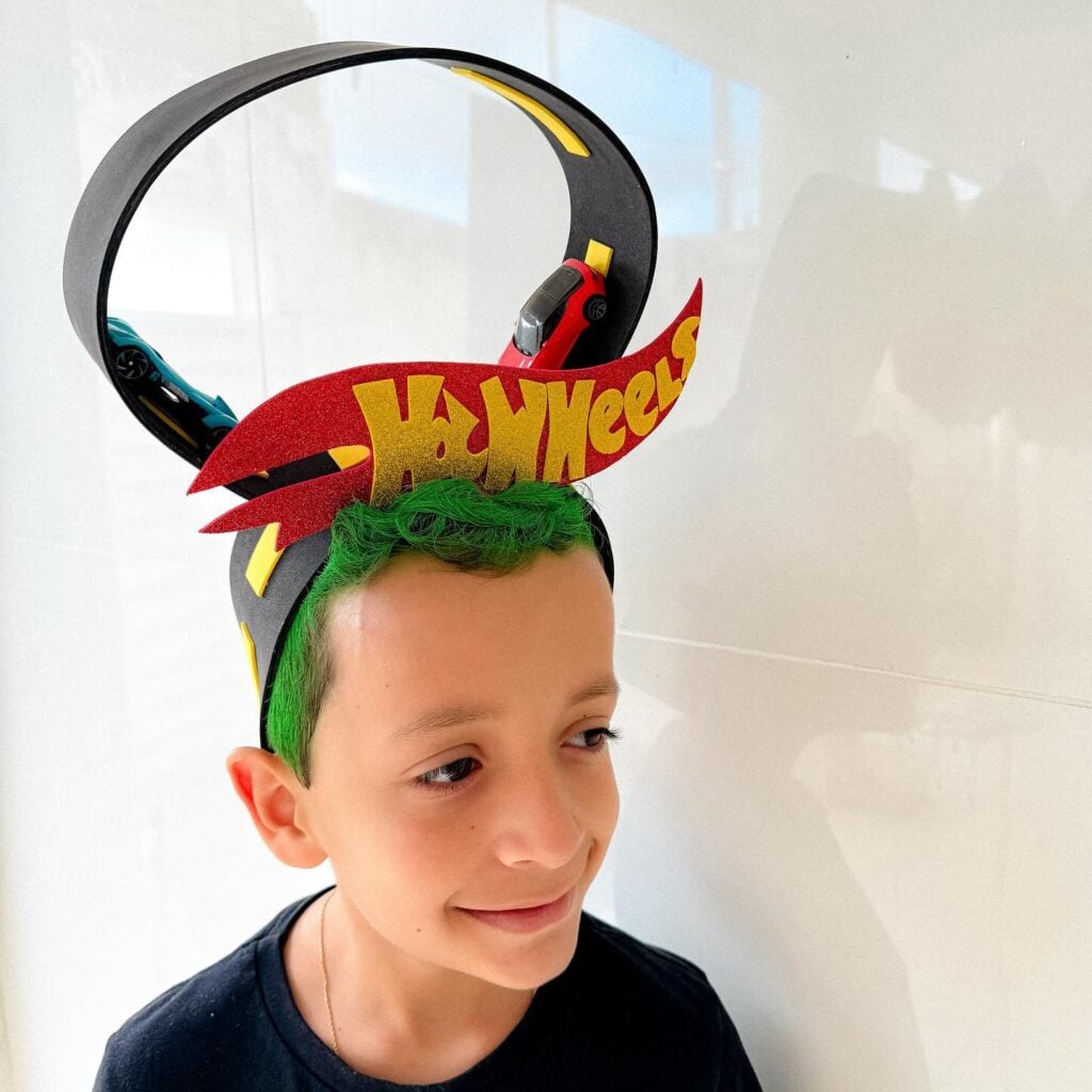 Inspiração de cabelo maluco para menino de Hot Wheels