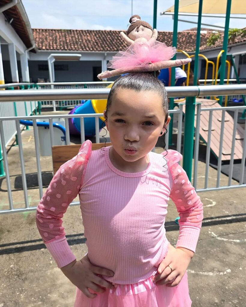 Inspiração de cabelo maluco para menina de bailarina