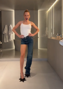 Malu Borges usando calça de uma perna só
