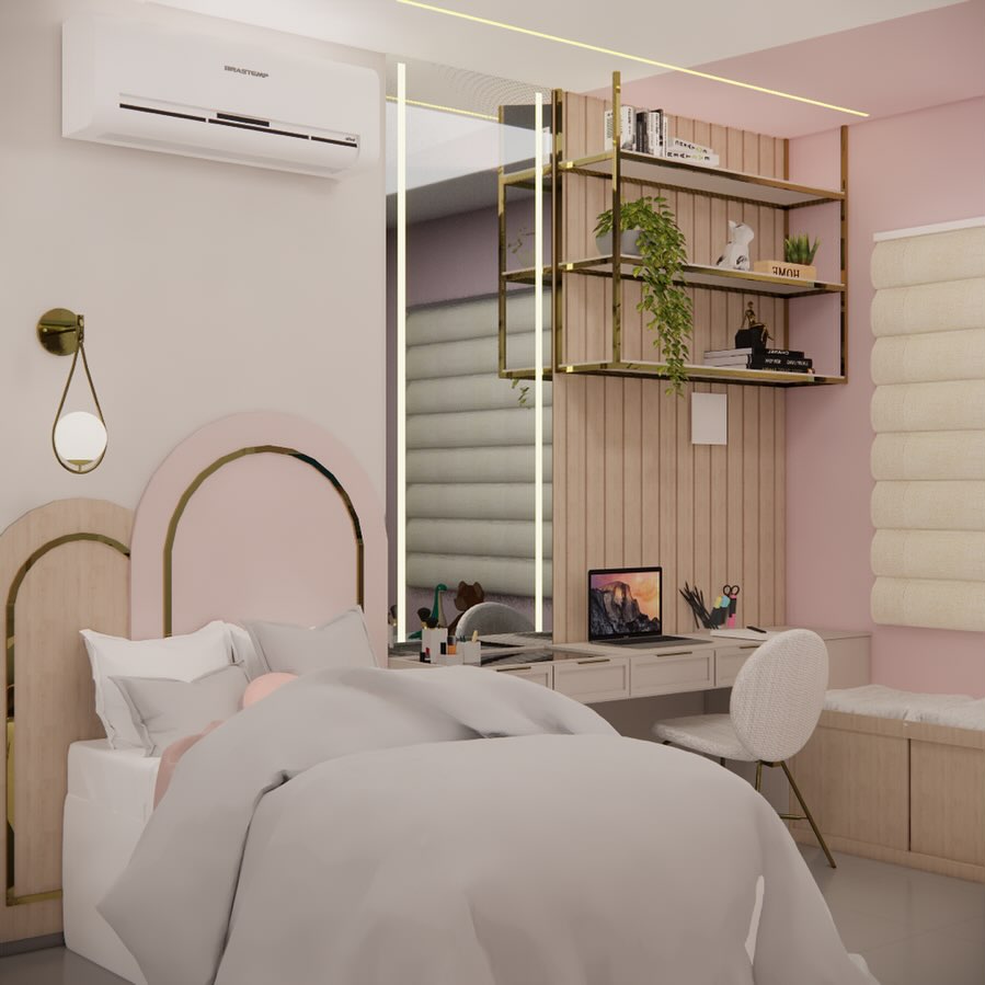 Quarto feminino com cabeceira arredondada e escrivaninha cinza-claro com cadeira