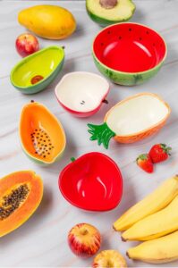 Tigelas coloridas em formato de mamão, abacate, maçã, morango, abacaxi e melancia