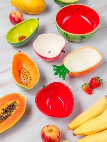 Tigelas coloridas em formato de mamão, abacate, maçã, morango, abacaxi e melancia
