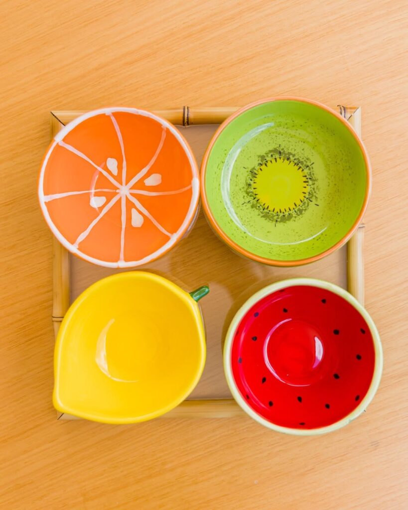 Bowls com estampa e formato de laranja, limão, kiwi e melancia