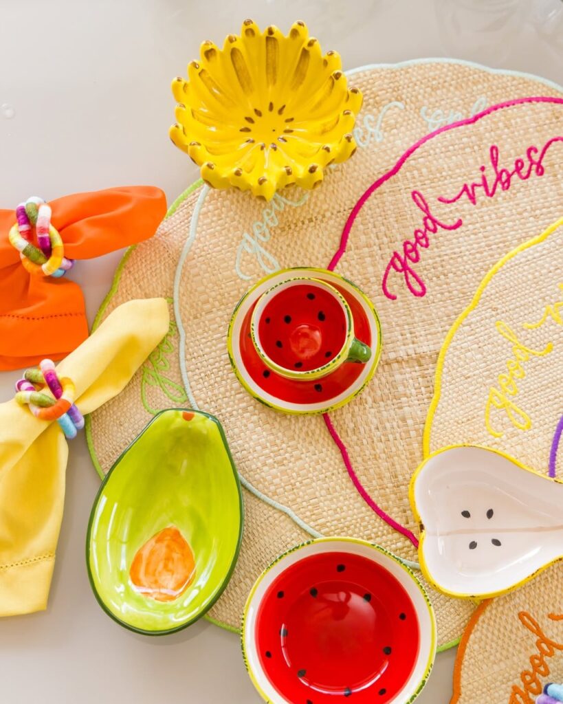 Tigelas e pratos em formato de frutas