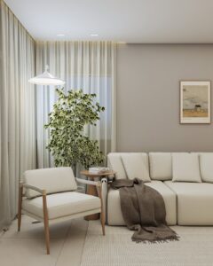 Sala com poltrona de madeira e assento estofado claro ao lado de sofá