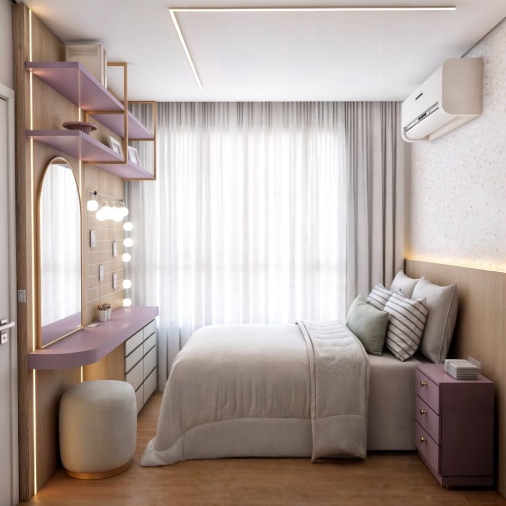 Quarto feminino em lilás e branco com detalhes dourados no espelho