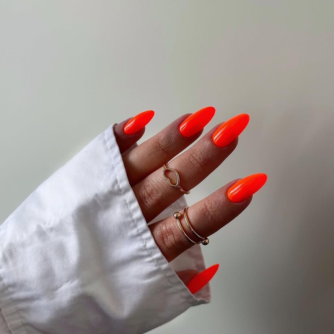 Unhas verão 2026: essa é a cor de esmalte que promete bombar