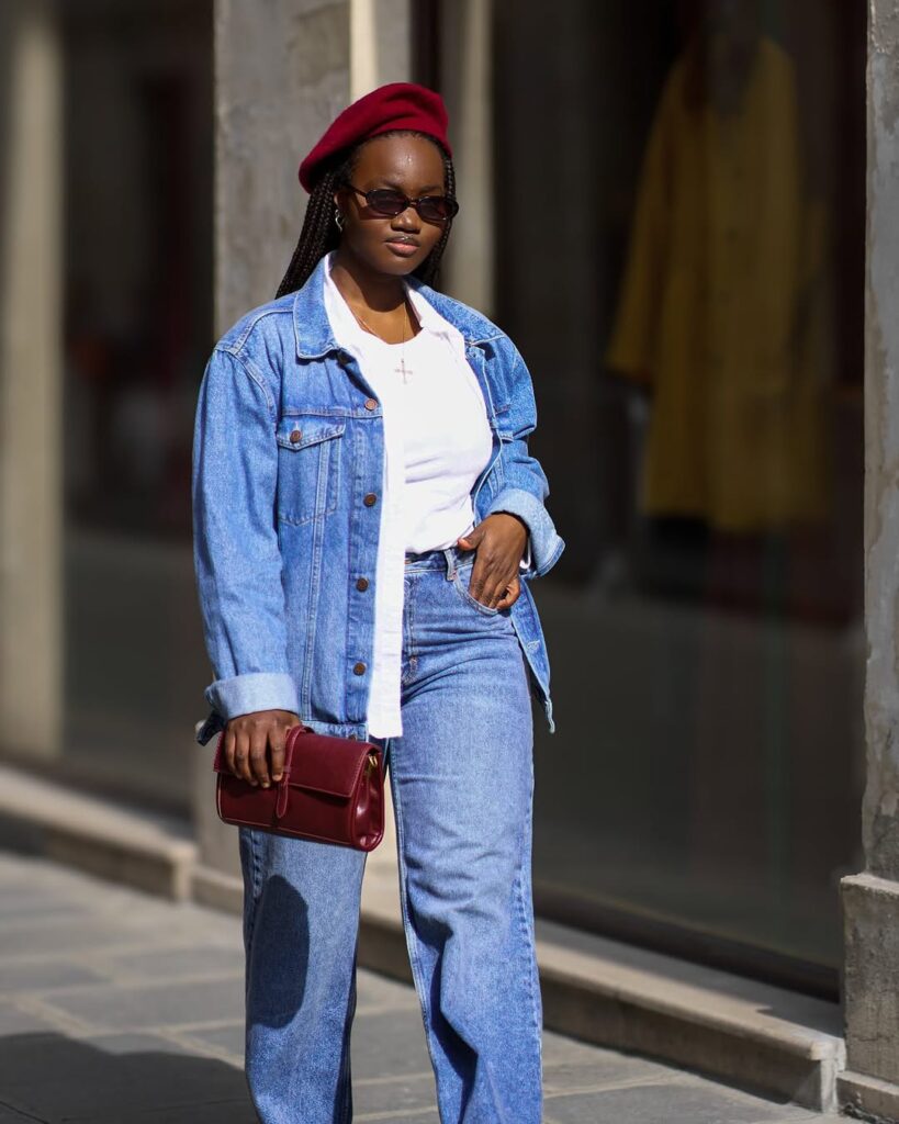 mulher jovem de pele negra com camisa branca