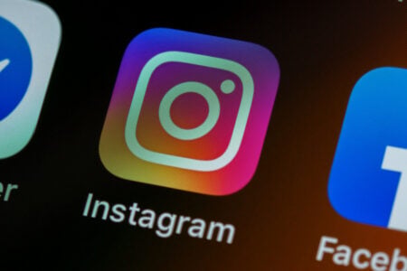 O que significa o símbolo de óculos nos stories do Instagram