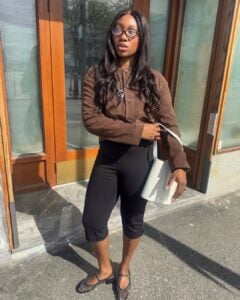 Look com calça capri e sapatilha feminina