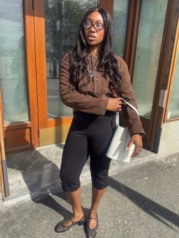 Look com calça capri e sapatilha feminina