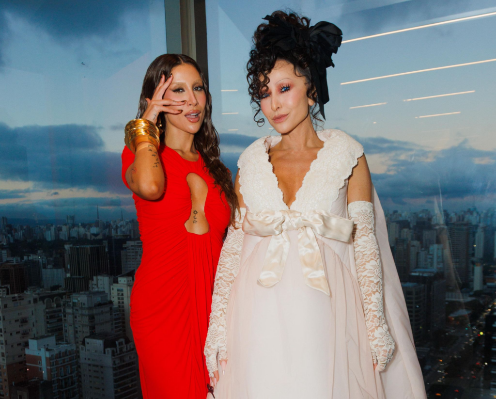 Bianca Andrade e Sabrina Sato na coletiva de imprensa
do Baile de Halloween da Sephora
