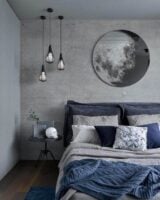 Quarto de casal com mesinha lateral e pendentes