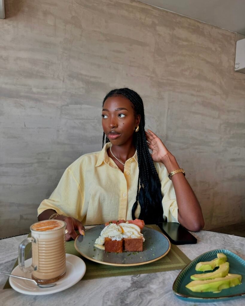 Inspiração de look com amarelo-manteiga
