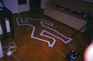 Decoração de halloween com marca de corpo