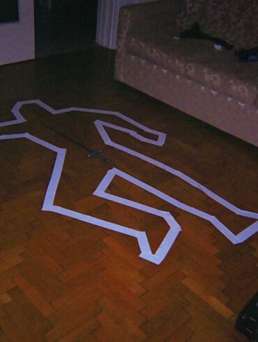 Decoração de halloween com marca de corpo