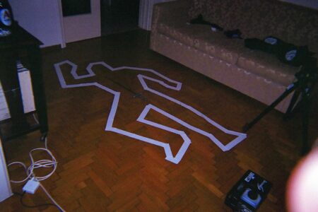 Decoração de halloween com marca de corpo