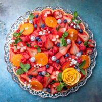 Prato com frutas picadas