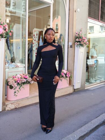 Look com vestido preto de manga longa