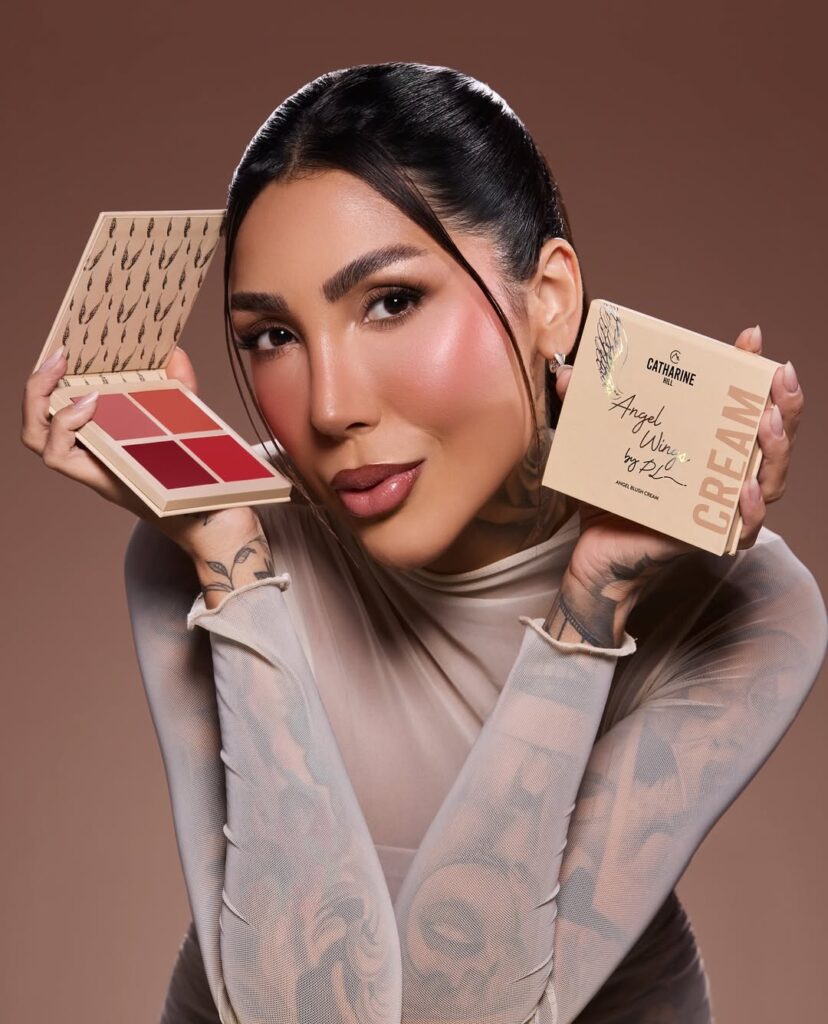Pri Lessa com os lançamentos da sua linha com a Catharine Hill
