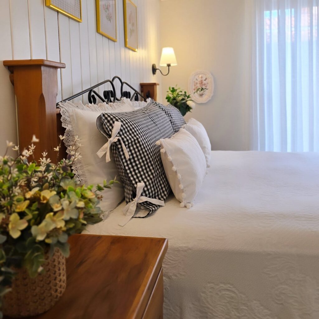 Quarto de casal com flores
