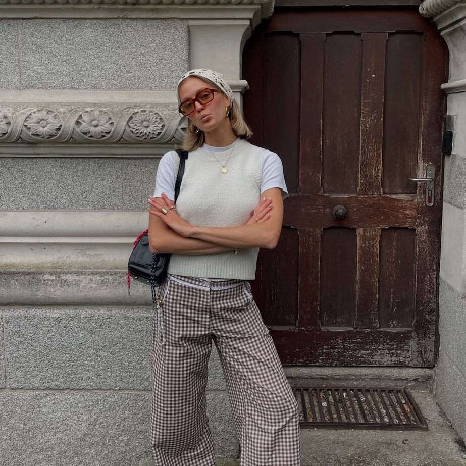 Look com calça com estampa vichy