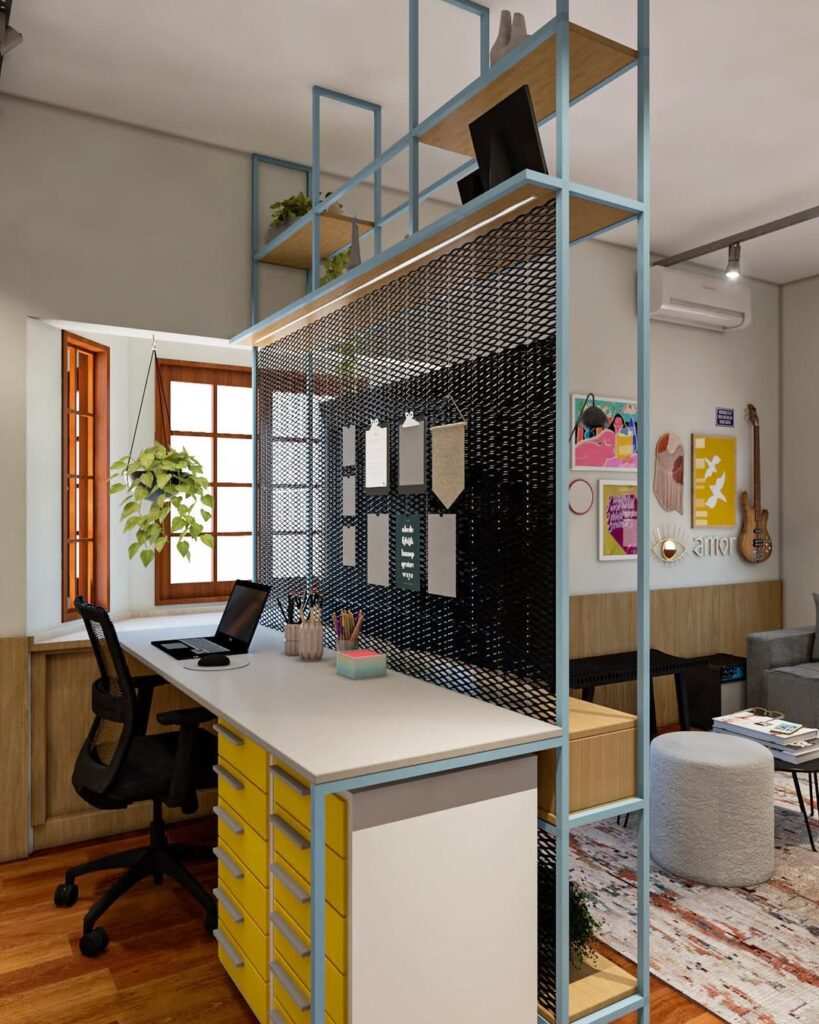 Home office com estante de metal azul