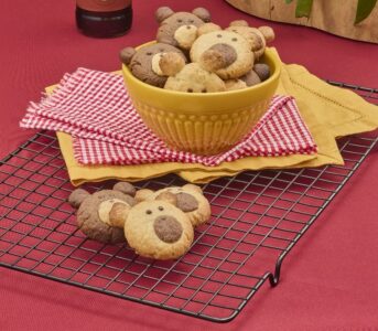 Tigela com biscoitos em formato de ursinhos
