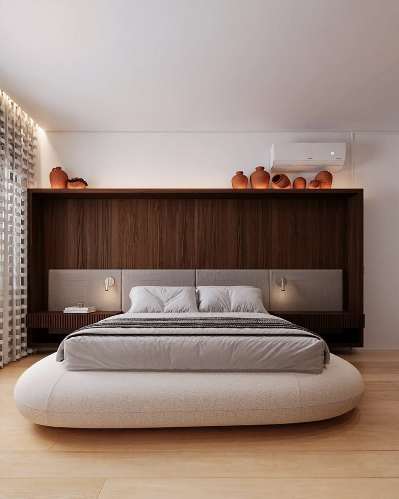 Quarto de casal com cabeceira de madeira escura