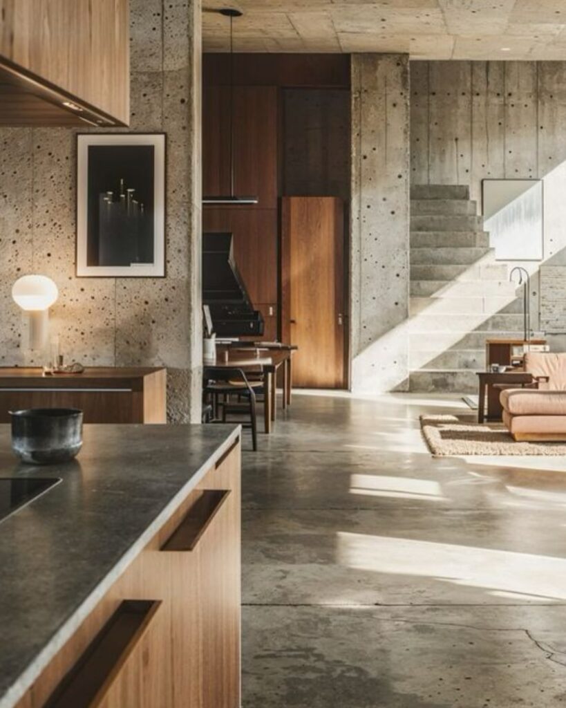 Ambientes com concreto e amadeirados