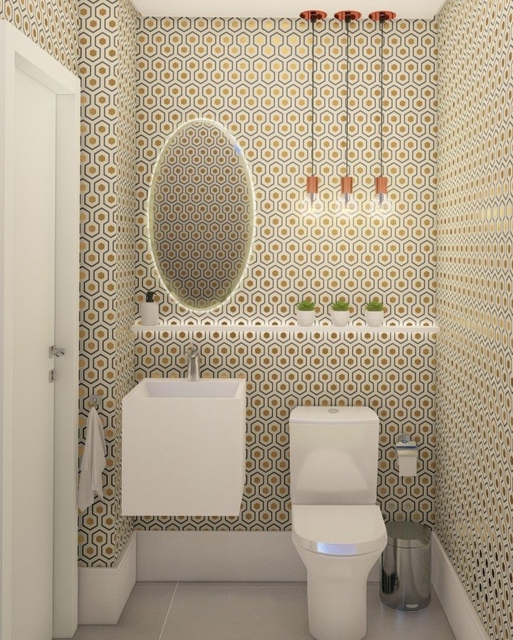 Lavabo com papel de parede, louças brancas e espelho oval com luz de led