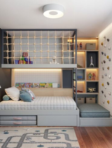 Quarto de menino em tons de cinza e branco com nichos e brinquedos
