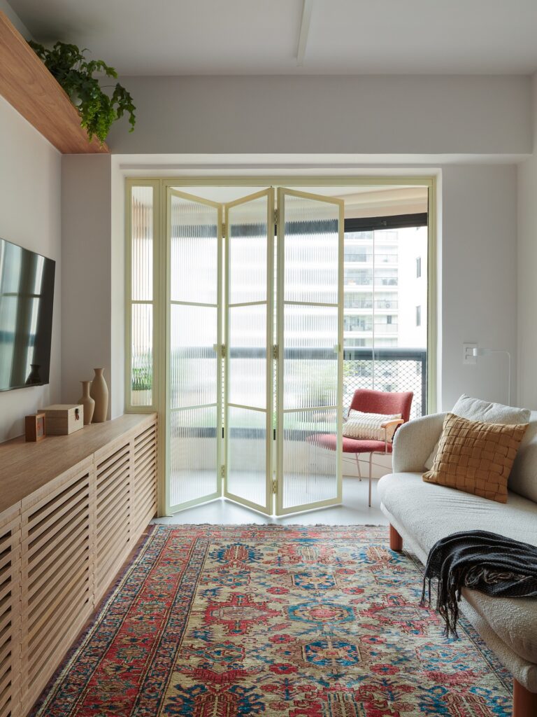 Sala de estar com estilos de decoração diferentes