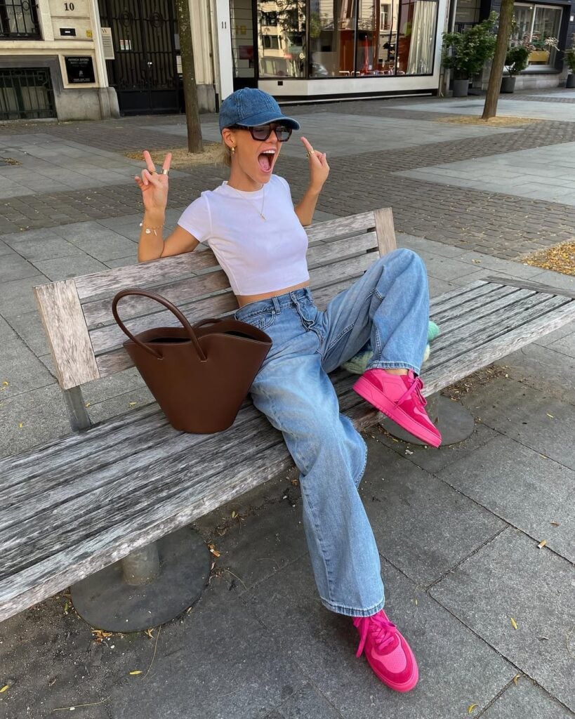looks com tenis rosa