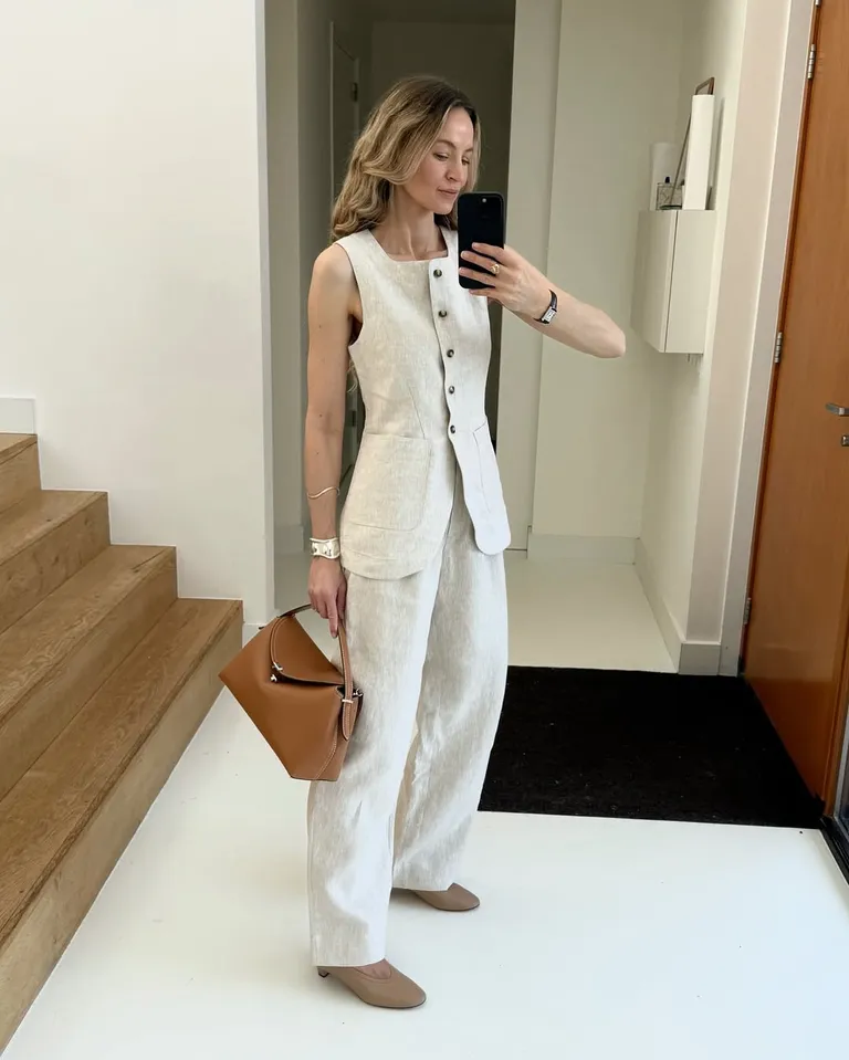 Looks de trabalho com conjunto de linho com calça e colete